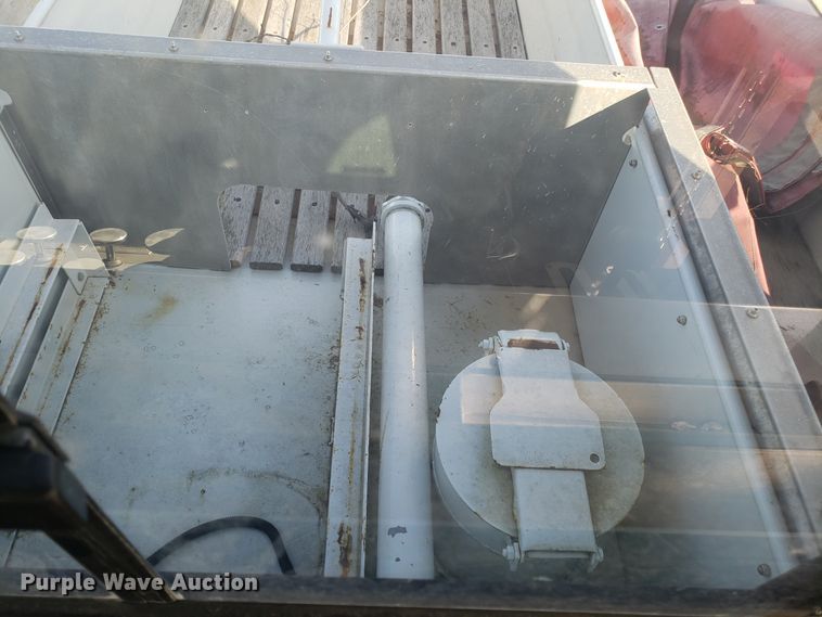 image for item GA9318 1979 Ford F800 fire truck