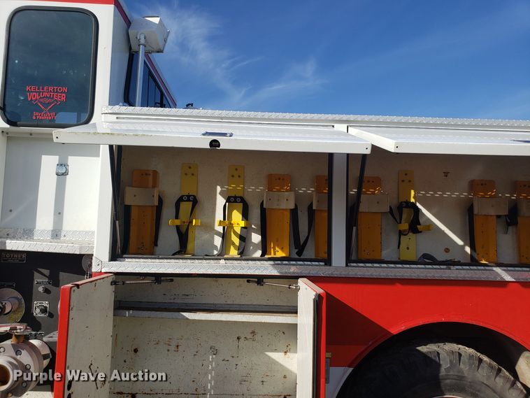 image for item GA9318 1979 Ford F800 fire truck