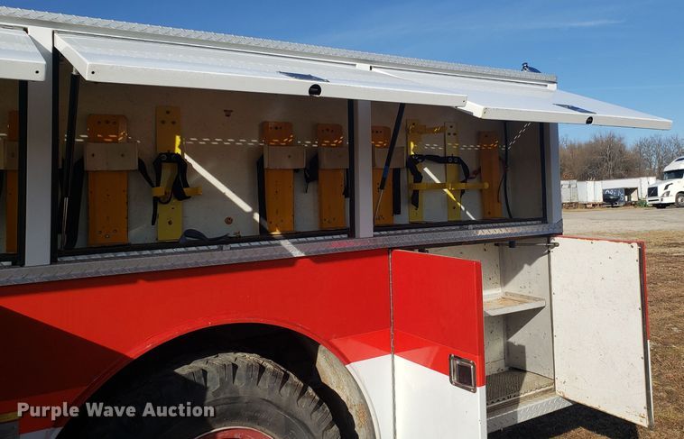 image for item GA9318 1979 Ford F800 fire truck