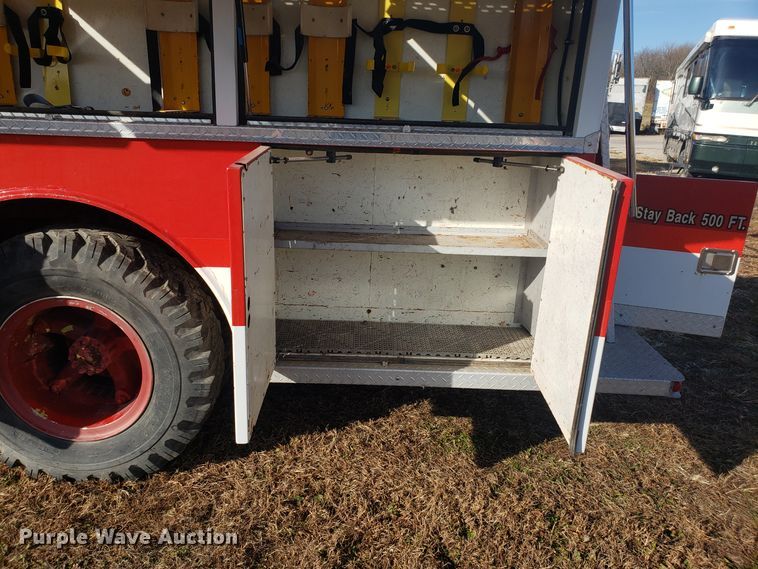 image for item GA9318 1979 Ford F800 fire truck