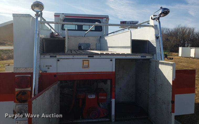 image for item GA9318 1979 Ford F800 fire truck