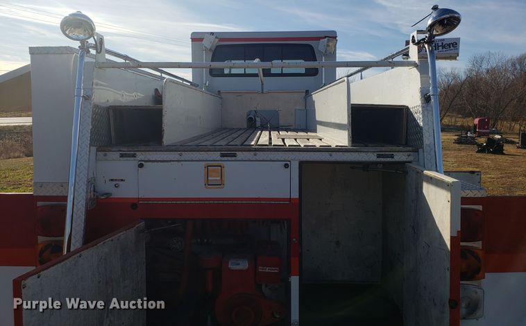 image for item GA9318 1979 Ford F800 fire truck