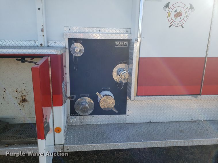 image for item GA9318 1979 Ford F800 fire truck