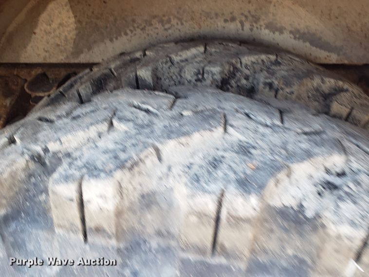 image for item GA9318 1979 Ford F800 fire truck