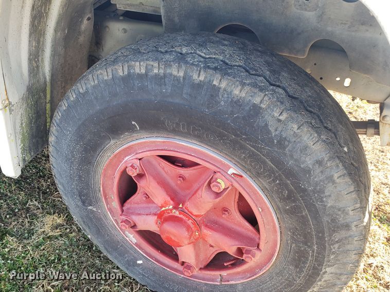 image for item GA9318 1979 Ford F800 fire truck