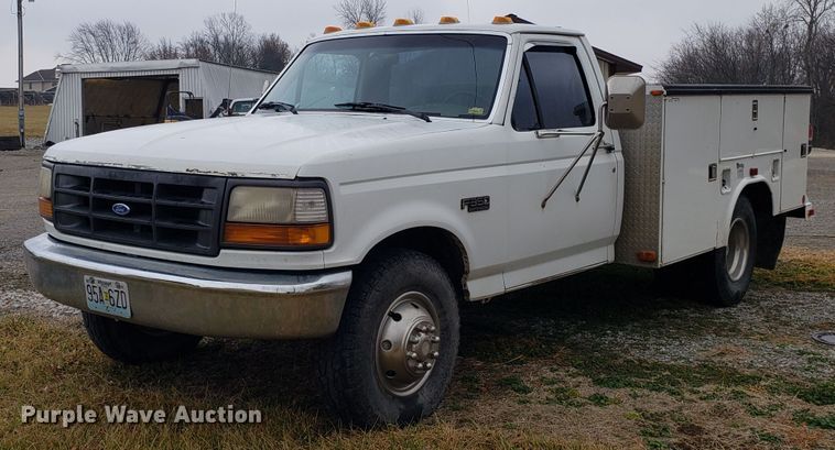 image for item GA9320 1992 Ford F350 utility bed pickup truck