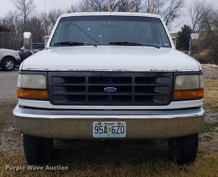 image for item GA9320 1992 Ford F350 utility bed pickup truck