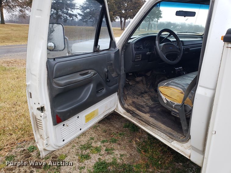 image for item GA9320 1992 Ford F350 utility bed pickup truck