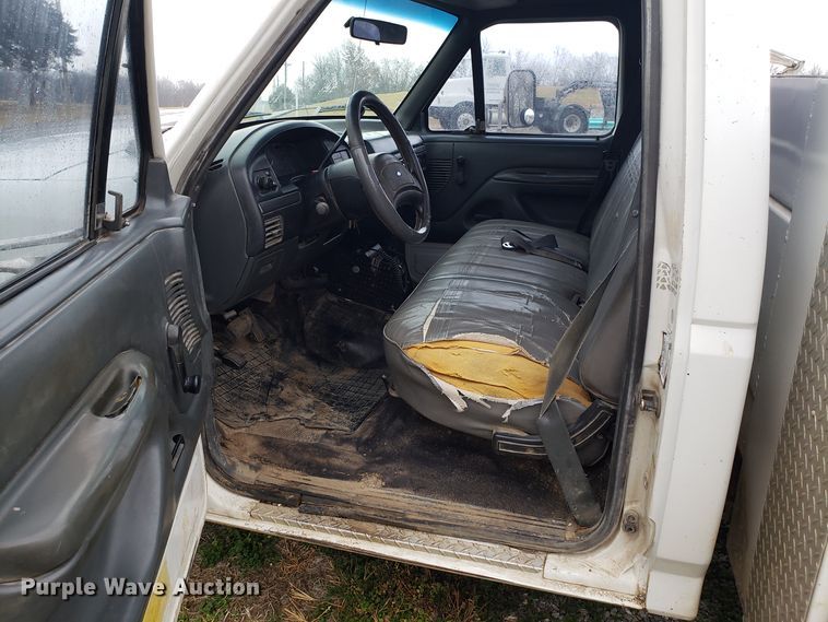 image for item GA9320 1992 Ford F350 utility bed pickup truck