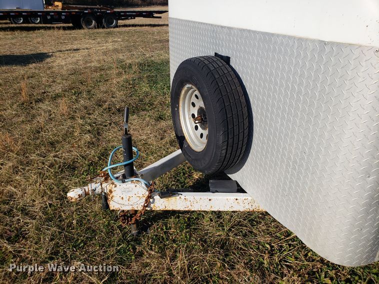 image for item GA9324 2004 Cm Trailers enclosed cargo trailer