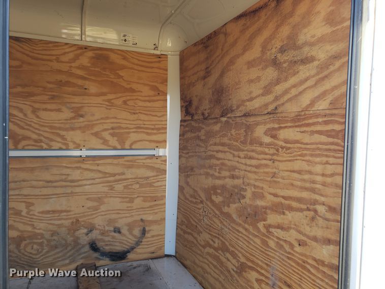 image for item GA9324 2004 Cm Trailers enclosed cargo trailer