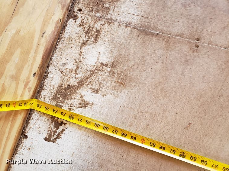 image for item GA9324 2004 Cm Trailers enclosed cargo trailer