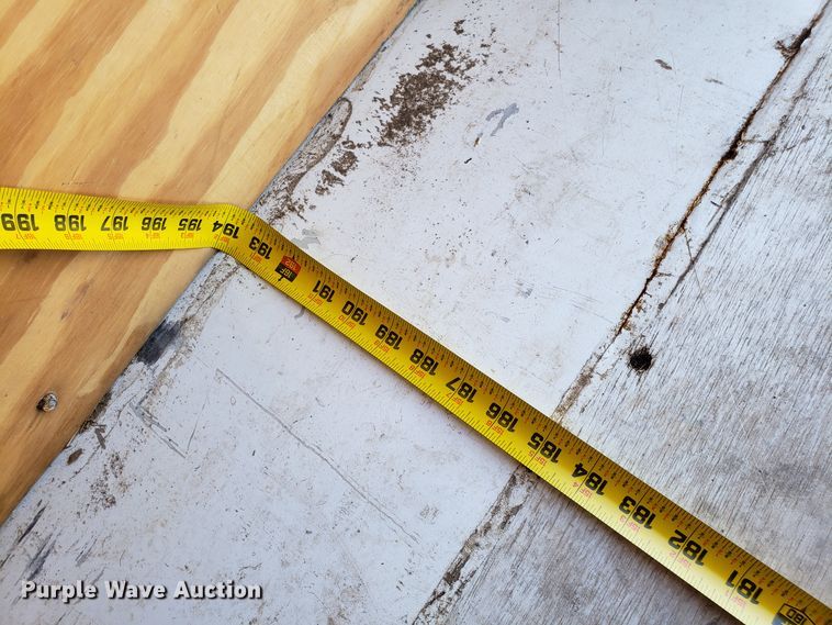 image for item GA9324 2004 Cm Trailers enclosed cargo trailer