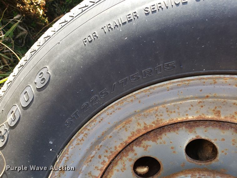 image for item GA9324 2004 Cm Trailers enclosed cargo trailer