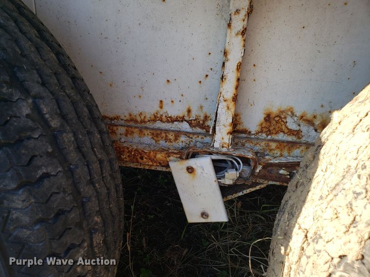 image for item GA9324 2004 Cm Trailers enclosed cargo trailer