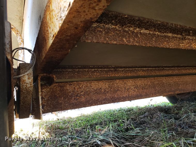 image for item GA9324 2004 Cm Trailers enclosed cargo trailer