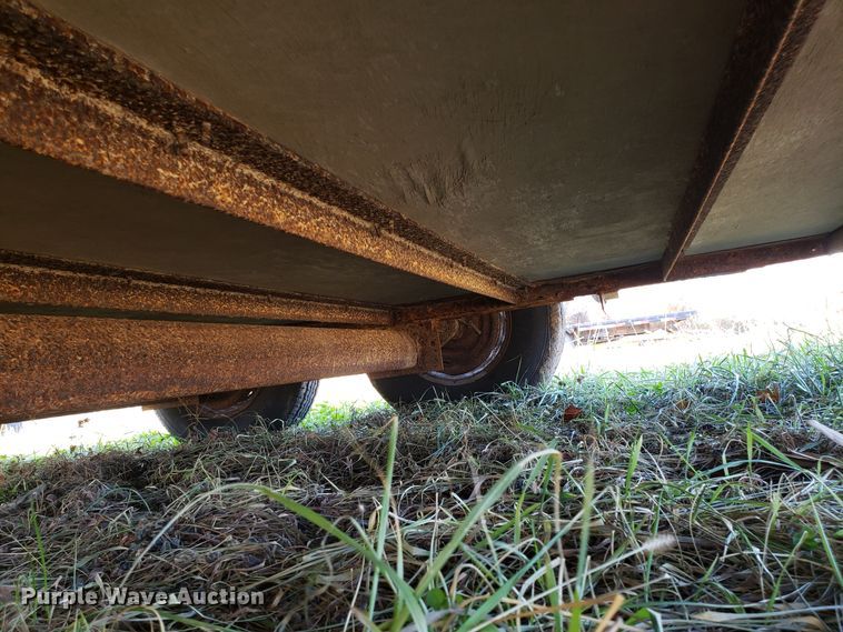 image for item GA9324 2004 Cm Trailers enclosed cargo trailer