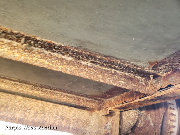 image for item GA9324 2004 Cm Trailers enclosed cargo trailer