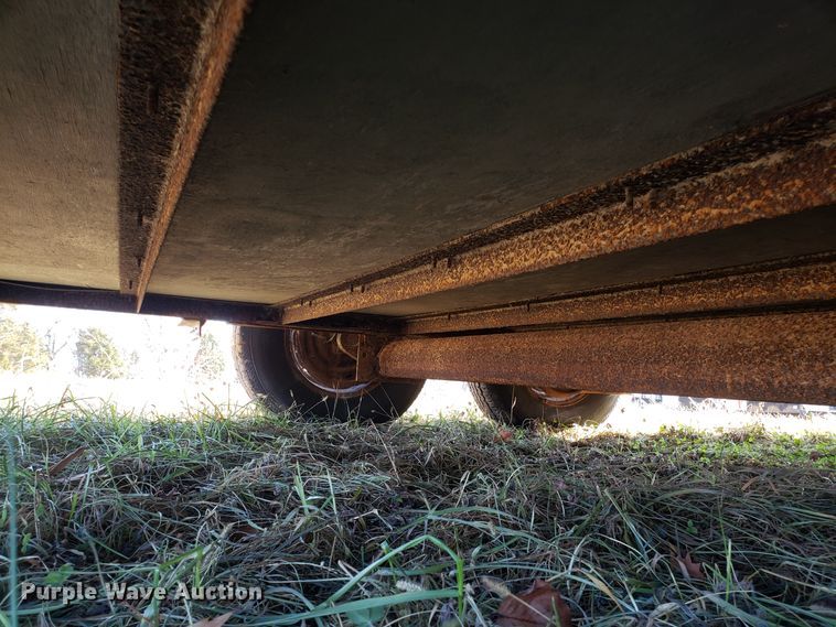 image for item GA9324 2004 Cm Trailers enclosed cargo trailer