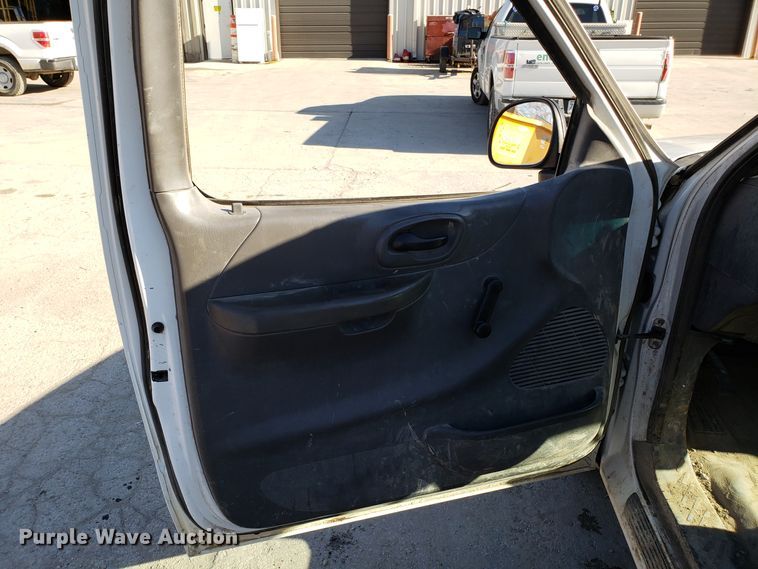 image for item GA9348 2002 Ford F150 pickup truck