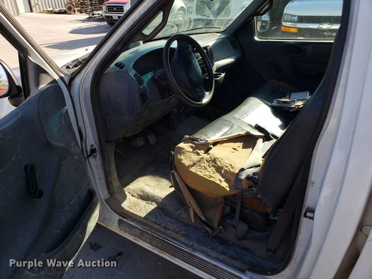 image for item GA9348 2002 Ford F150 pickup truck