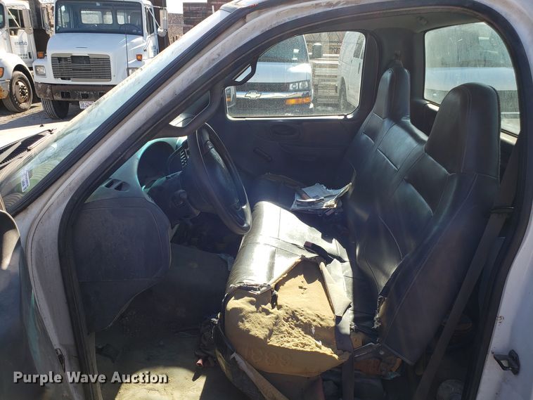 image for item GA9348 2002 Ford F150 pickup truck