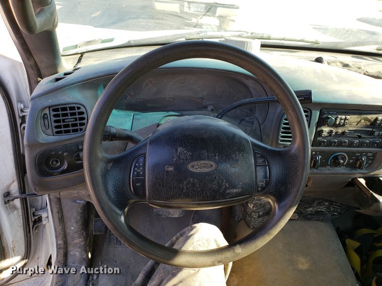 image for item GA9348 2002 Ford F150 pickup truck