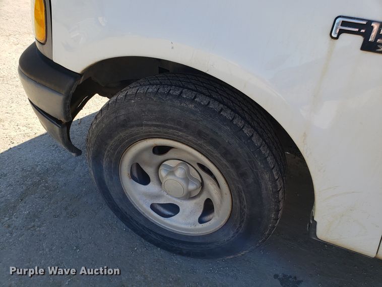 image for item GA9348 2002 Ford F150 pickup truck