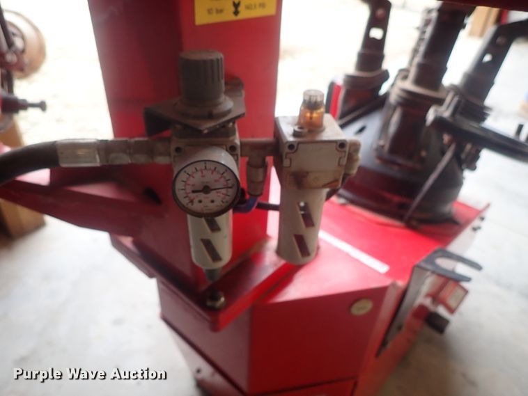 image for item GA9955 Hunter TC3500 tire machine