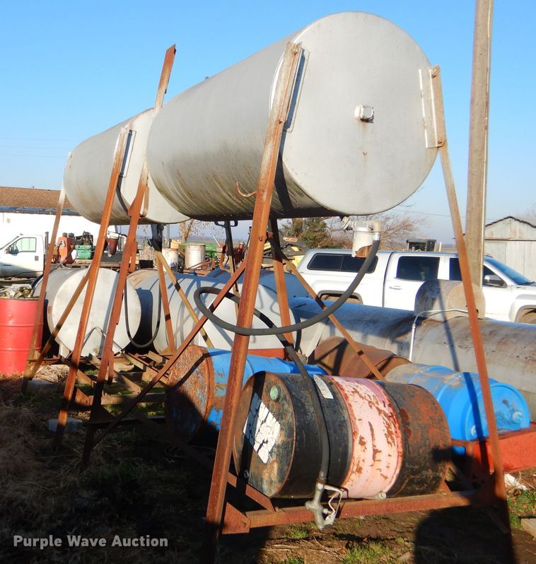 image for item GB9500 (2) fuel tanks