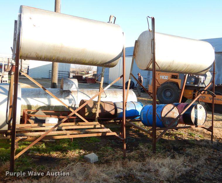 image for item GB9500 (2) fuel tanks