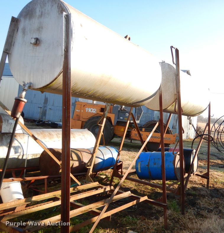 image for item GB9500 (2) fuel tanks