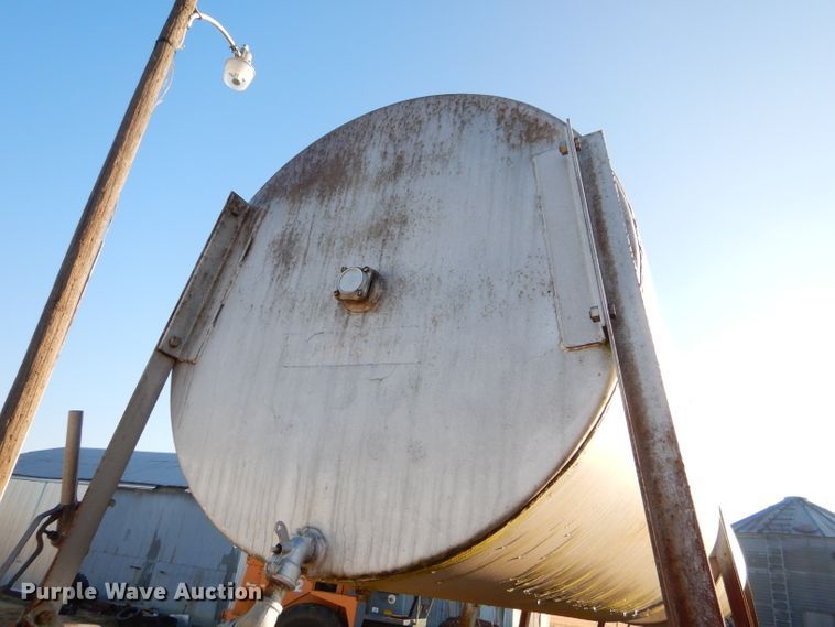 image for item GB9500 (2) fuel tanks