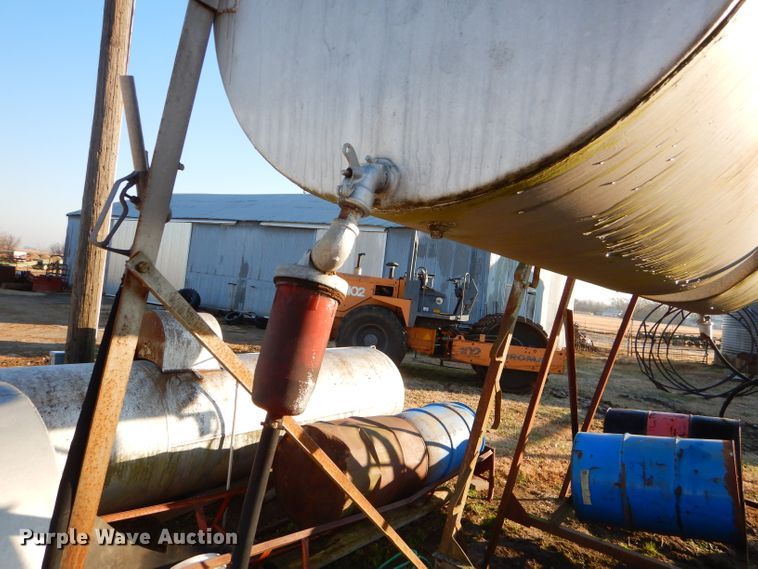 image for item GB9500 (2) fuel tanks