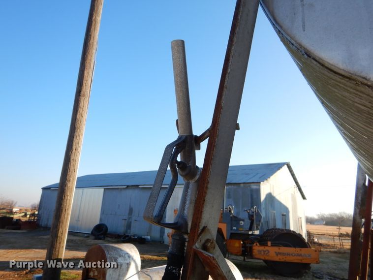 image for item GB9500 (2) fuel tanks