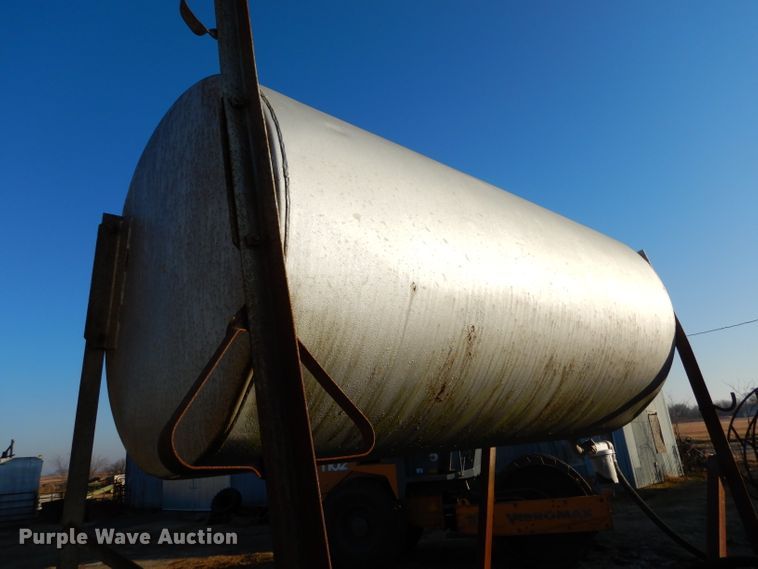 image for item GB9500 (2) fuel tanks