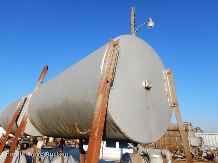 image for item GB9500 (2) fuel tanks