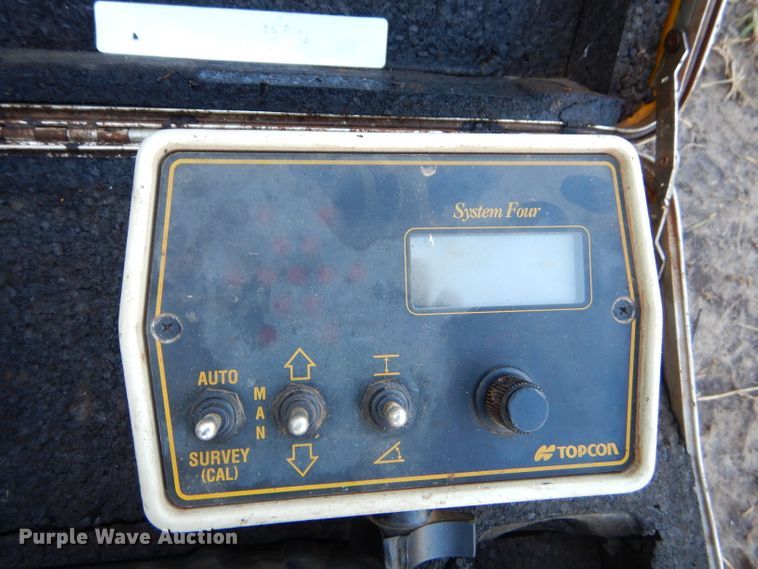 image for item GB9502 Asphalt TopCon System Four Sonic Tracker II