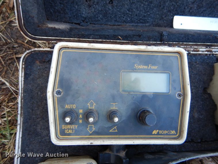 image for item GB9502 Asphalt TopCon System Four Sonic Tracker II