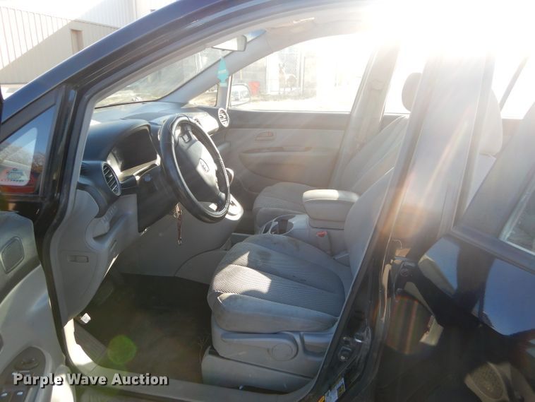 image for item GB9532 2007 Kia Rondo SUV