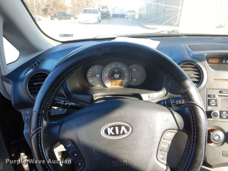 image for item GB9532 2007 Kia Rondo SUV