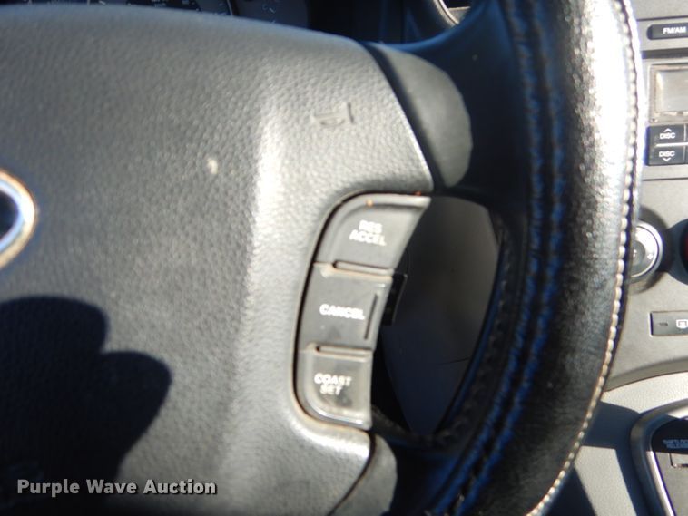 image for item GB9532 2007 Kia Rondo SUV