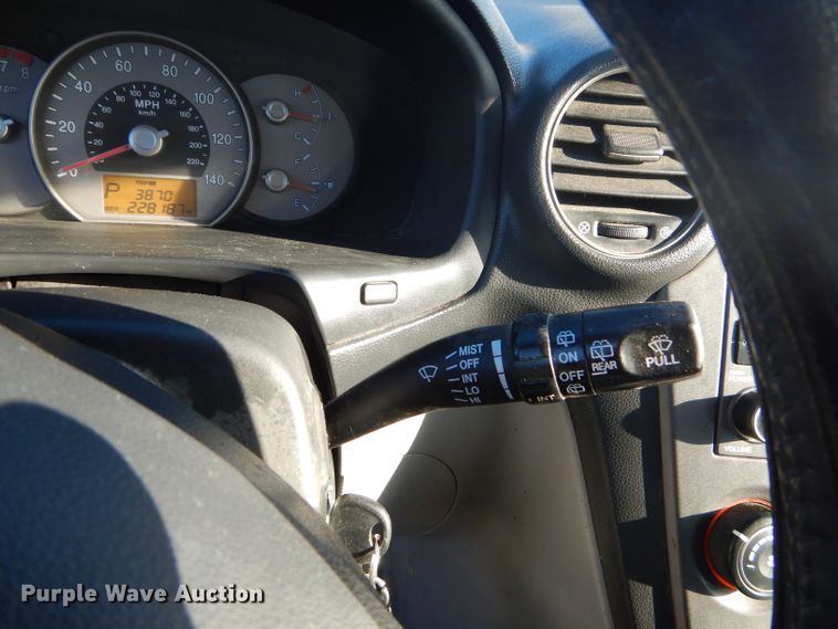 image for item GB9532 2007 Kia Rondo SUV