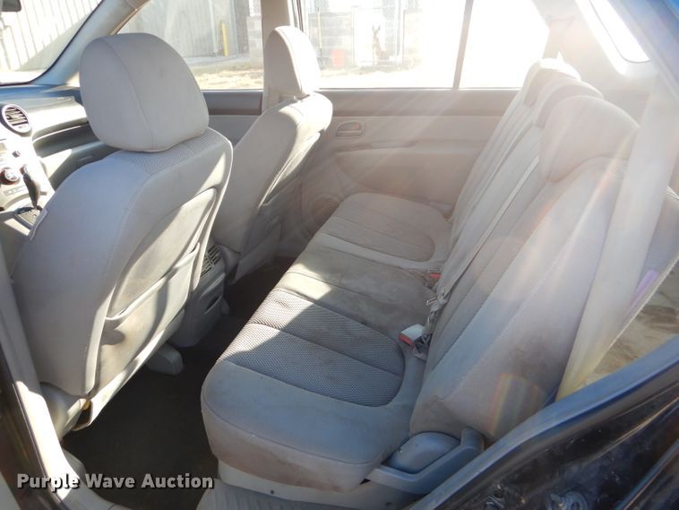 image for item GB9532 2007 Kia Rondo SUV