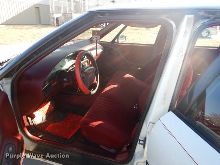 image for item GB9533 1992 Pontiac Bonneville