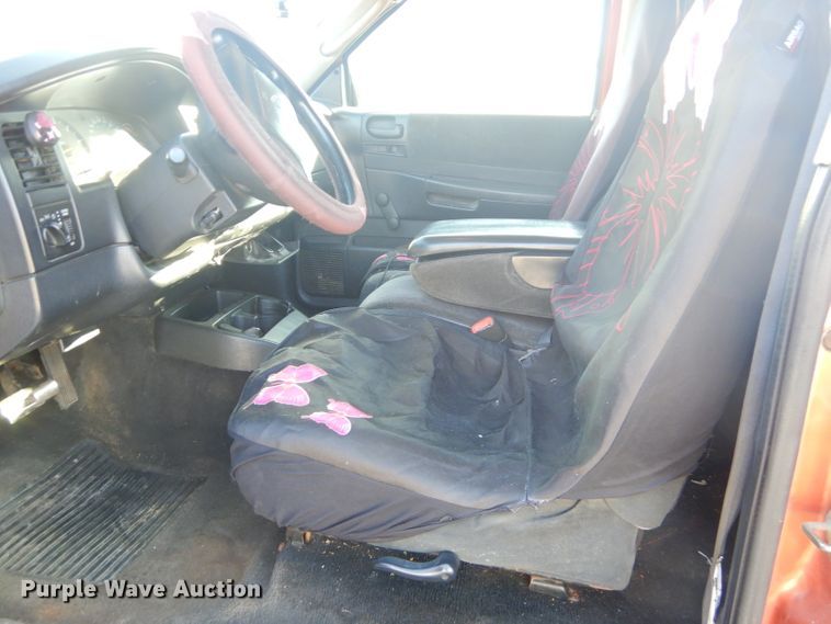 image for item GB9534 2001 Dodge Dakota pickup truck