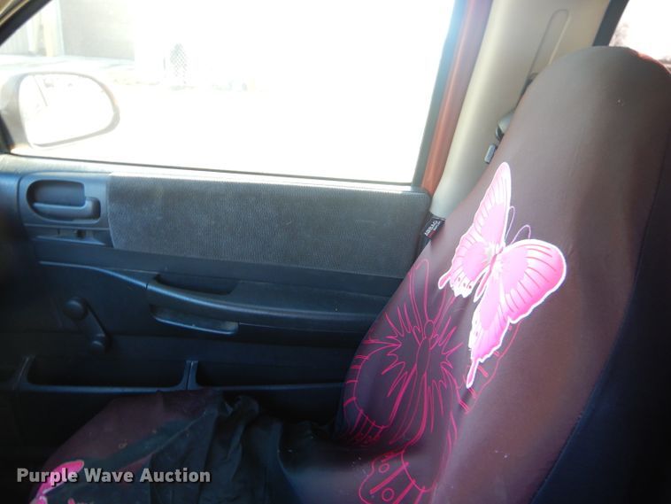 image for item GB9534 2001 Dodge Dakota pickup truck