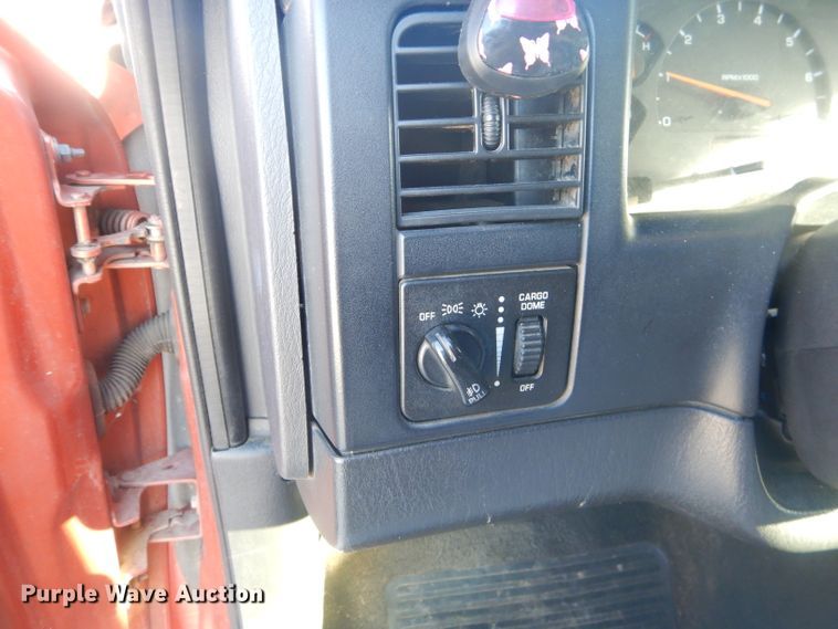 image for item GB9534 2001 Dodge Dakota pickup truck