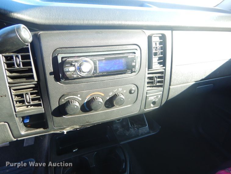 image for item GB9534 2001 Dodge Dakota pickup truck