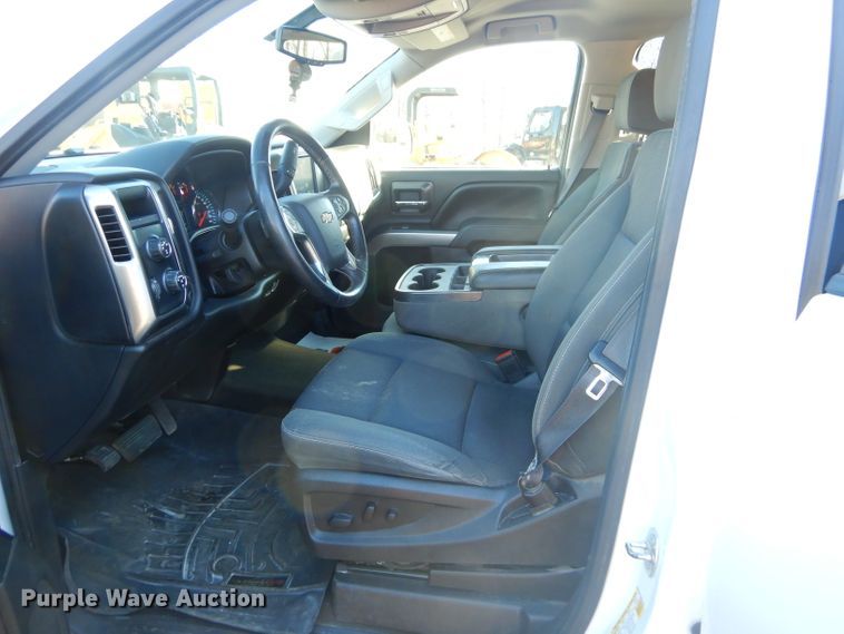 image for item GB9560 2016 Chevrolet Silverado 1500 Crew Cab pickup truck